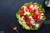 Cobb salad with chicken fillet, tomatoes, eggs, bacon, avocado and lettuce, dark table background, top view. American cuisine dish - Royaltyfri Hamnpiren the Cobb Bildbanksbilder